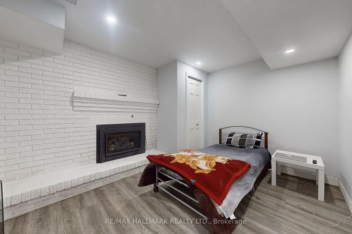 Photo 37 at 33 Parkside Drive, Brampton South, Brampton