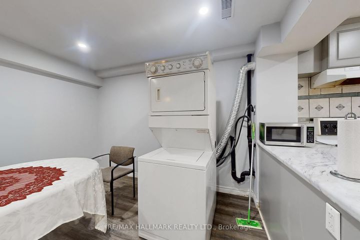 Photo 42 at 33 Parkside Drive, Brampton South, Brampton