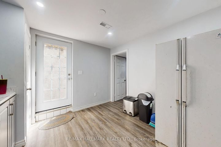 Photo 43 at 33 Parkside Drive, Brampton South, Brampton
