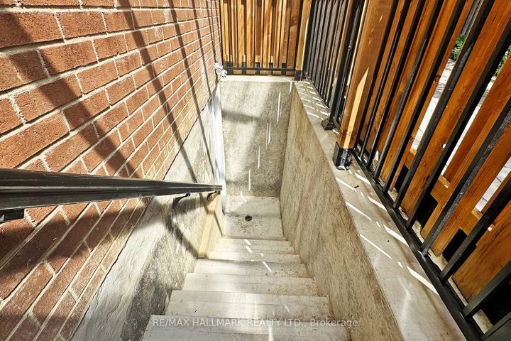 Photo 44 at 33 Parkside Drive, Brampton South, Brampton