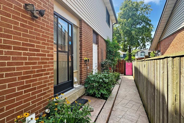 Photo 49 at 33 Parkside Drive, Brampton South, Brampton