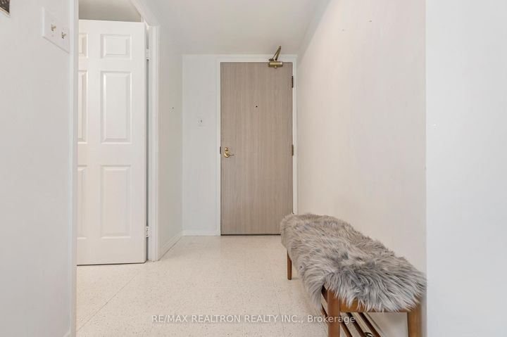 Photo 4 at 1301 - 2155 Burnhamthorpe Road W, Erin Mills, Mississauga