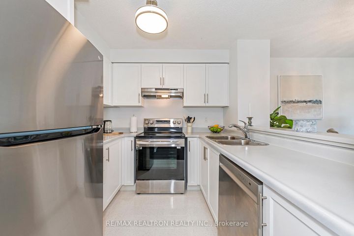 Photo 8 at 1301 - 2155 Burnhamthorpe Road W, Erin Mills, Mississauga