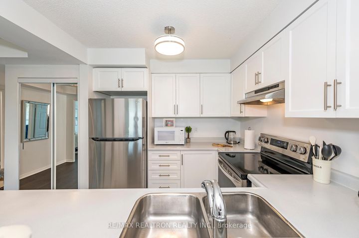 Photo 9 at 1301 - 2155 Burnhamthorpe Road W, Erin Mills, Mississauga