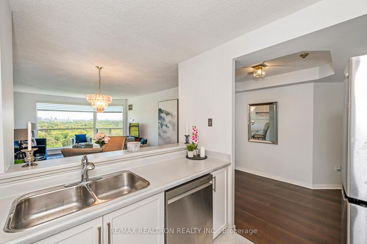 Photo 10 at 1301 - 2155 Burnhamthorpe Road W, Erin Mills, Mississauga