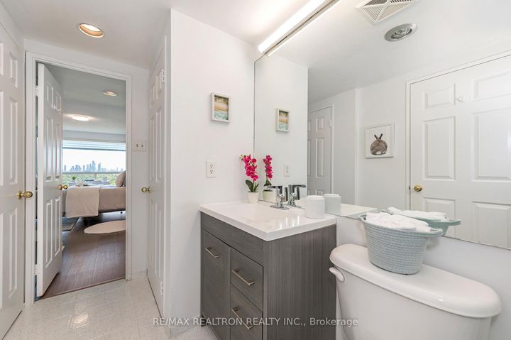 Photo 23 at 1301 - 2155 Burnhamthorpe Road W, Erin Mills, Mississauga