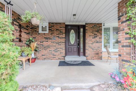 Photo 2 at 25 Danzig Street, West Hill, Toronto