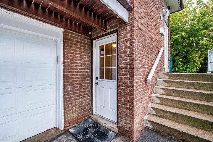 Photo 2 at 453 Ginger Downs, Mississauga Valleys, Mississauga