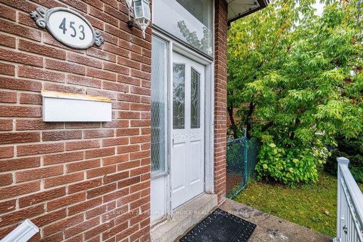 Photo 3 at 453 Ginger Downs, Mississauga Valleys, Mississauga