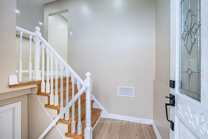 Photo 4 at 453 Ginger Downs, Mississauga Valleys, Mississauga