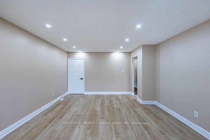 Photo 8 at 453 Ginger Downs, Mississauga Valleys, Mississauga