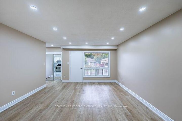 Photo 9 at 453 Ginger Downs, Mississauga Valleys, Mississauga