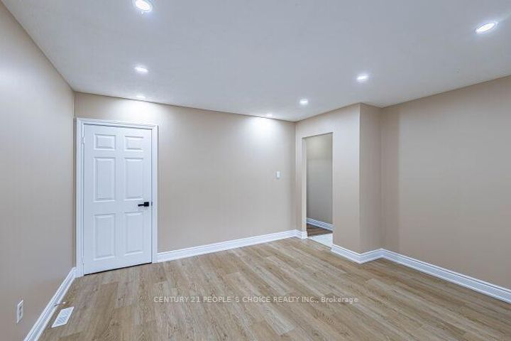 Photo 10 at 453 Ginger Downs, Mississauga Valleys, Mississauga