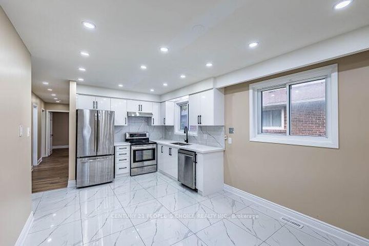 Photo 11 at 453 Ginger Downs, Mississauga Valleys, Mississauga