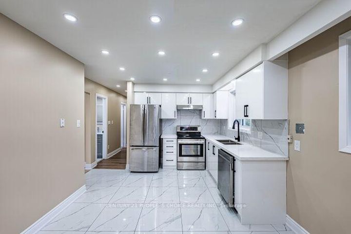 Photo 12 at 453 Ginger Downs, Mississauga Valleys, Mississauga