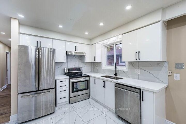 Photo 15 at 453 Ginger Downs, Mississauga Valleys, Mississauga