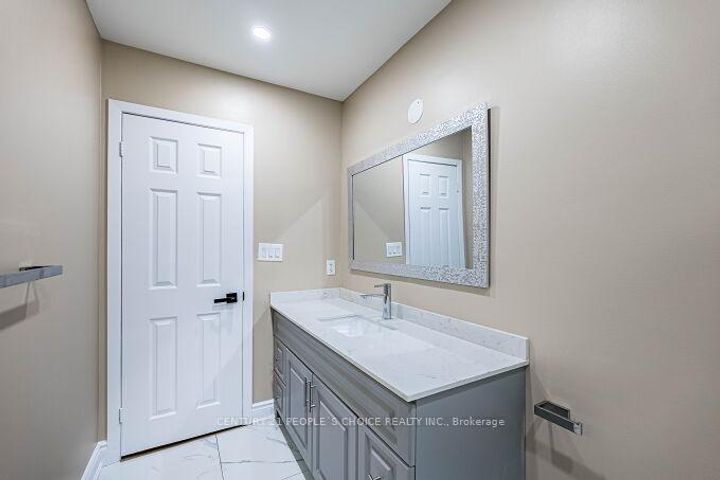 Photo 22 at 453 Ginger Downs, Mississauga Valleys, Mississauga