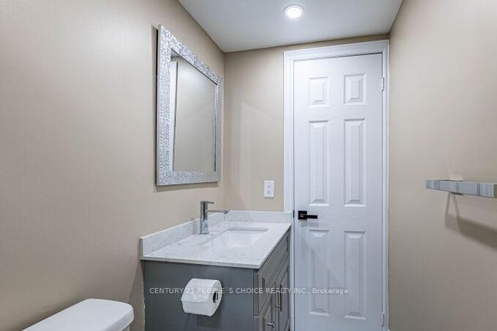 Photo 31 at 453 Ginger Downs, Mississauga Valleys, Mississauga