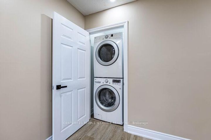 Photo 32 at 453 Ginger Downs, Mississauga Valleys, Mississauga