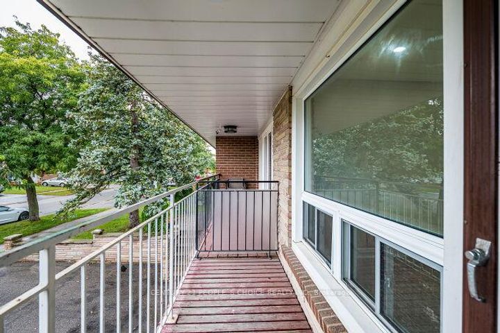 Photo 33 at 453 Ginger Downs, Mississauga Valleys, Mississauga