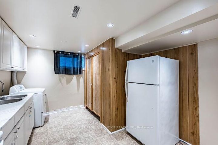 Photo 39 at 453 Ginger Downs, Mississauga Valleys, Mississauga