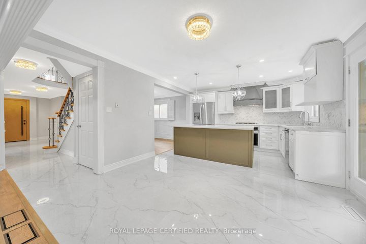 Photo 11 at 6062 Prairie Circle, Lisgar, Mississauga