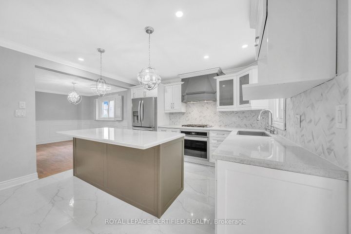 Photo 12 at 6062 Prairie Circle, Lisgar, Mississauga