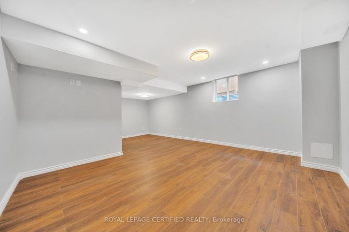 Photo 33 at 6062 Prairie Circle, Lisgar, Mississauga