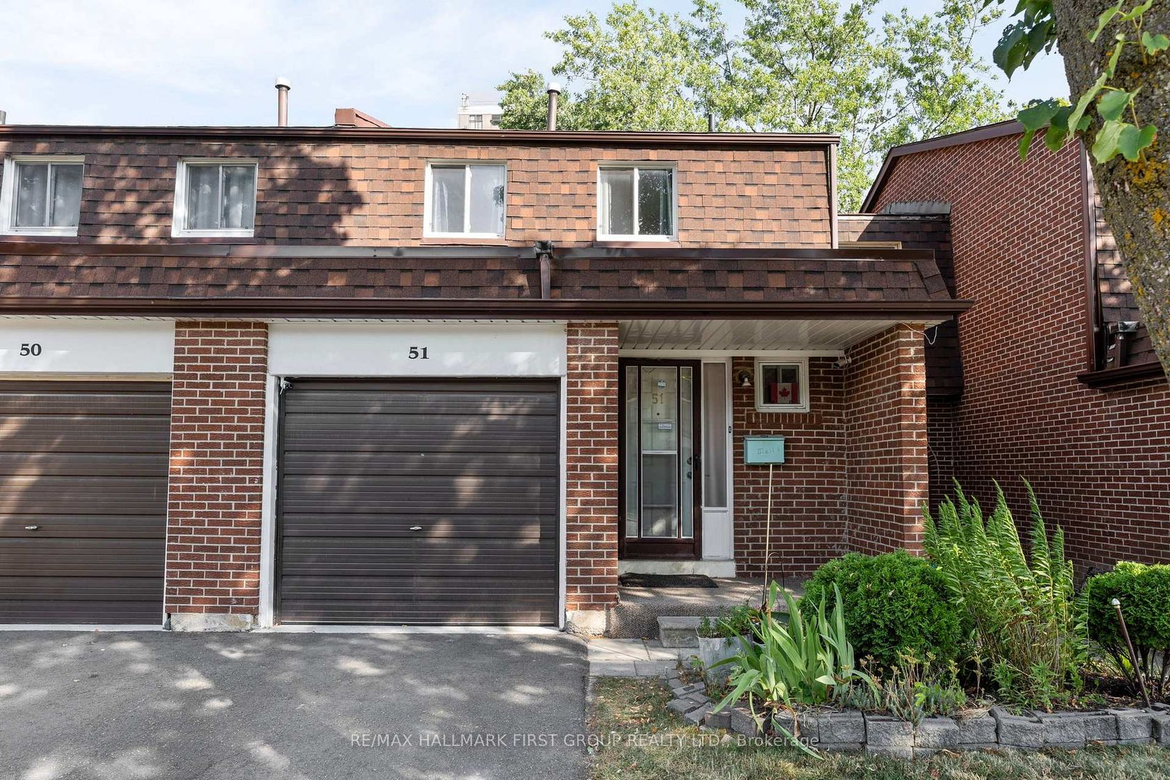 51 - 3025 Cedarglen Gate, Erindale, Mississauga by Loree Meneguzzi Real Estate 51 - 3025 Cedarglen Gate, Erindale, Mississauga