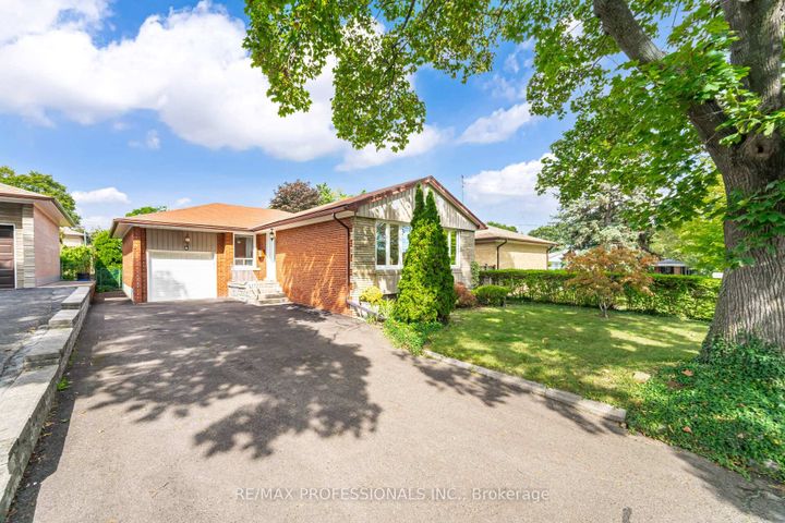 Photo 1 at 4 Lethbridge Avenue, The Westway, Toronto