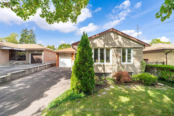 Photo 2 at 4 Lethbridge Avenue, The Westway, Toronto