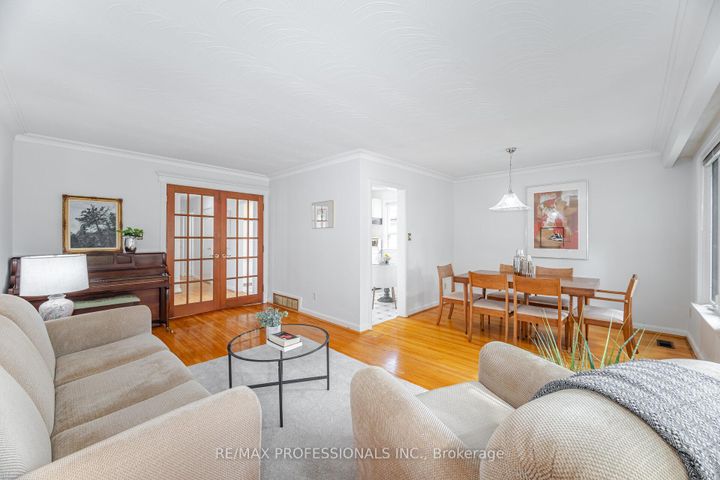 Photo 8 at 4 Lethbridge Avenue, The Westway, Toronto