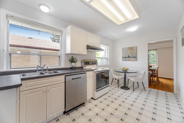 Photo 13 at 4 Lethbridge Avenue, The Westway, Toronto