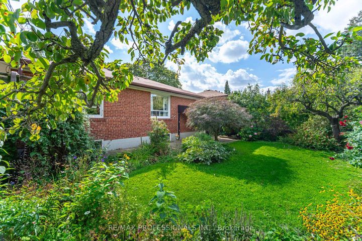 Photo 38 at 4 Lethbridge Avenue, The Westway, Toronto