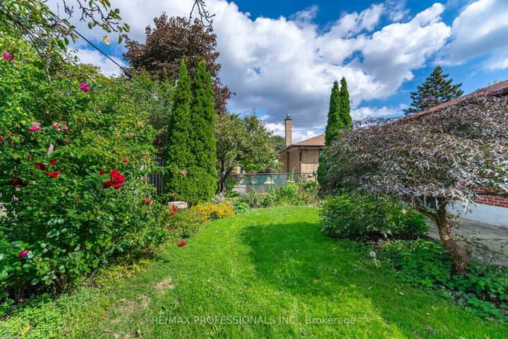 Photo 39 at 4 Lethbridge Avenue, The Westway, Toronto