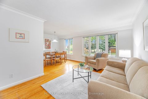 Photo 6 at 4 Lethbridge Avenue, The Westway, Toronto