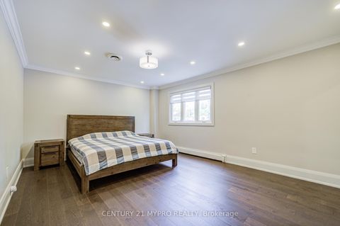 Photo 17 at 11 Sundown Court, Lakeview Estates, Vaughan