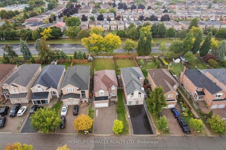 Photo 9 at 62 Walford Road, Middlefield, Markham