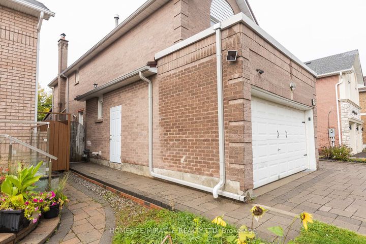Photo 10 at 62 Walford Road, Middlefield, Markham