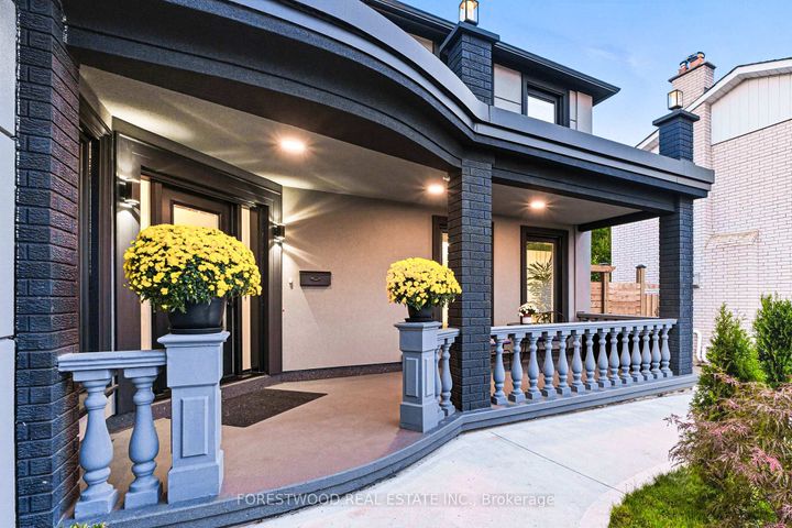 Photo 1 at 4295 Garnetwood Chase, Rathwood, Mississauga