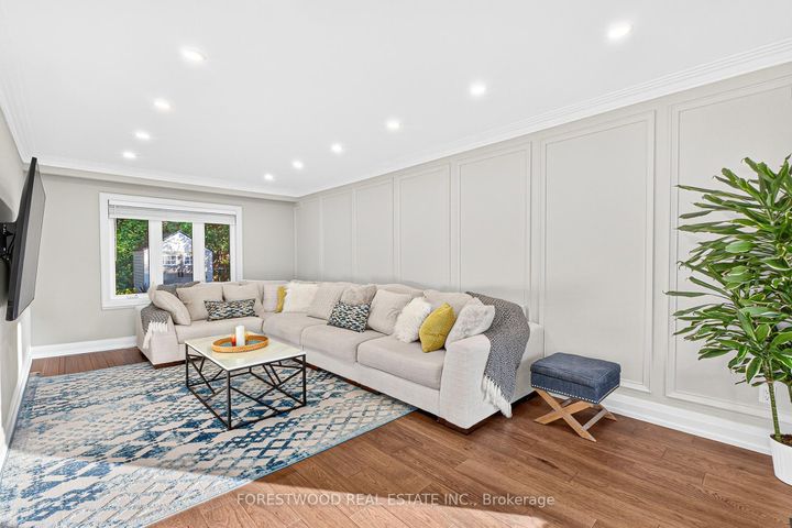 Photo 4 at 4295 Garnetwood Chase, Rathwood, Mississauga