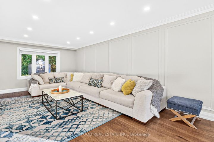 Photo 6 at 4295 Garnetwood Chase, Rathwood, Mississauga