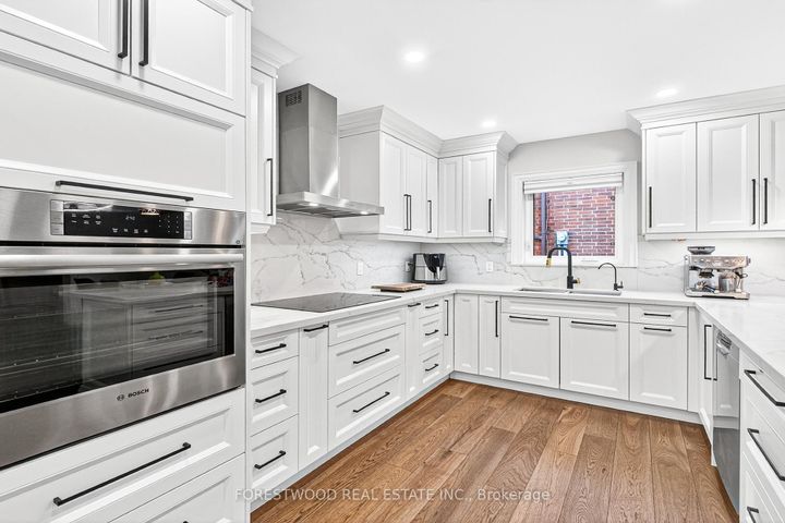 Photo 8 at 4295 Garnetwood Chase, Rathwood, Mississauga