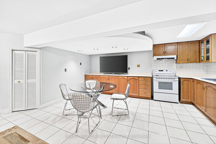 Photo 35 at 4295 Garnetwood Chase, Rathwood, Mississauga