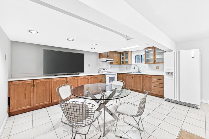 Photo 36 at 4295 Garnetwood Chase, Rathwood, Mississauga
