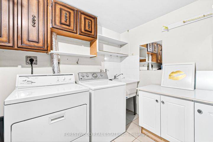 Photo 37 at 4295 Garnetwood Chase, Rathwood, Mississauga