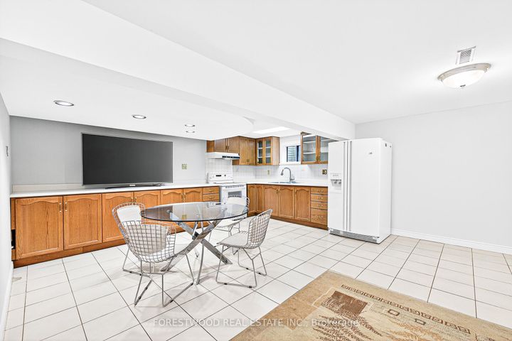 Photo 38 at 4295 Garnetwood Chase, Rathwood, Mississauga