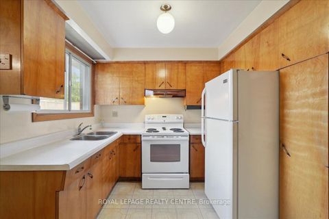 Photo 13 at 151 Redgrave Drive, Richview, Toronto
