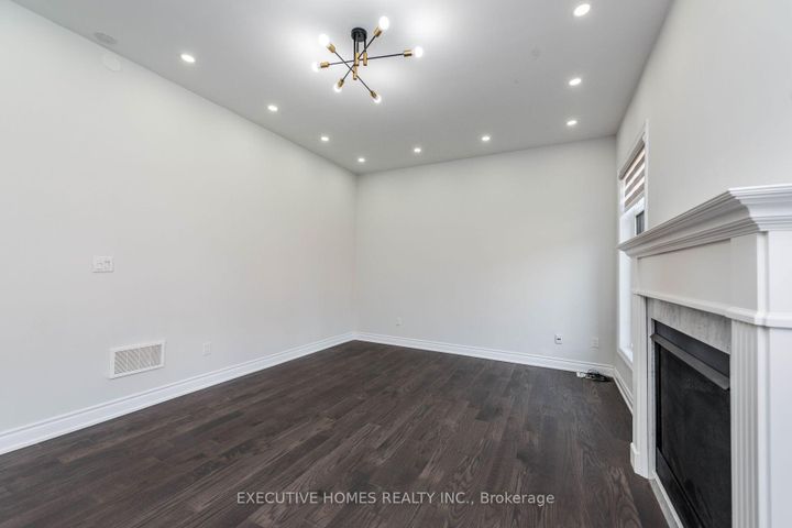 Photo 32 at 64 Wildflower Lane, Georgetown, Halton Hills