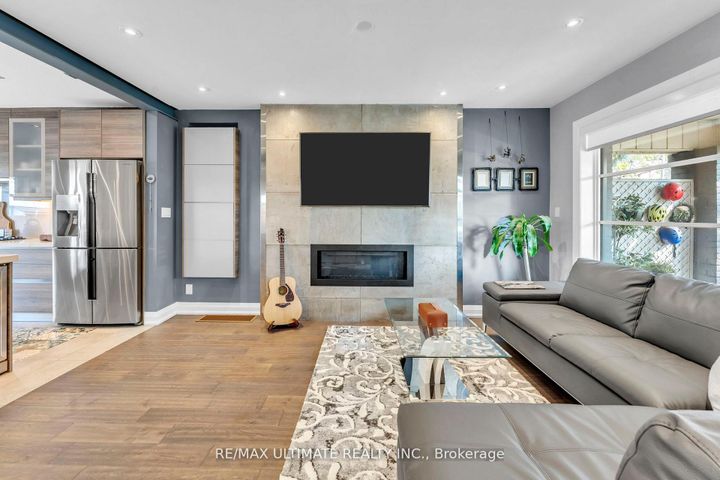 Photo 8 at 10 Oakdene Crescent, Danforth, Toronto